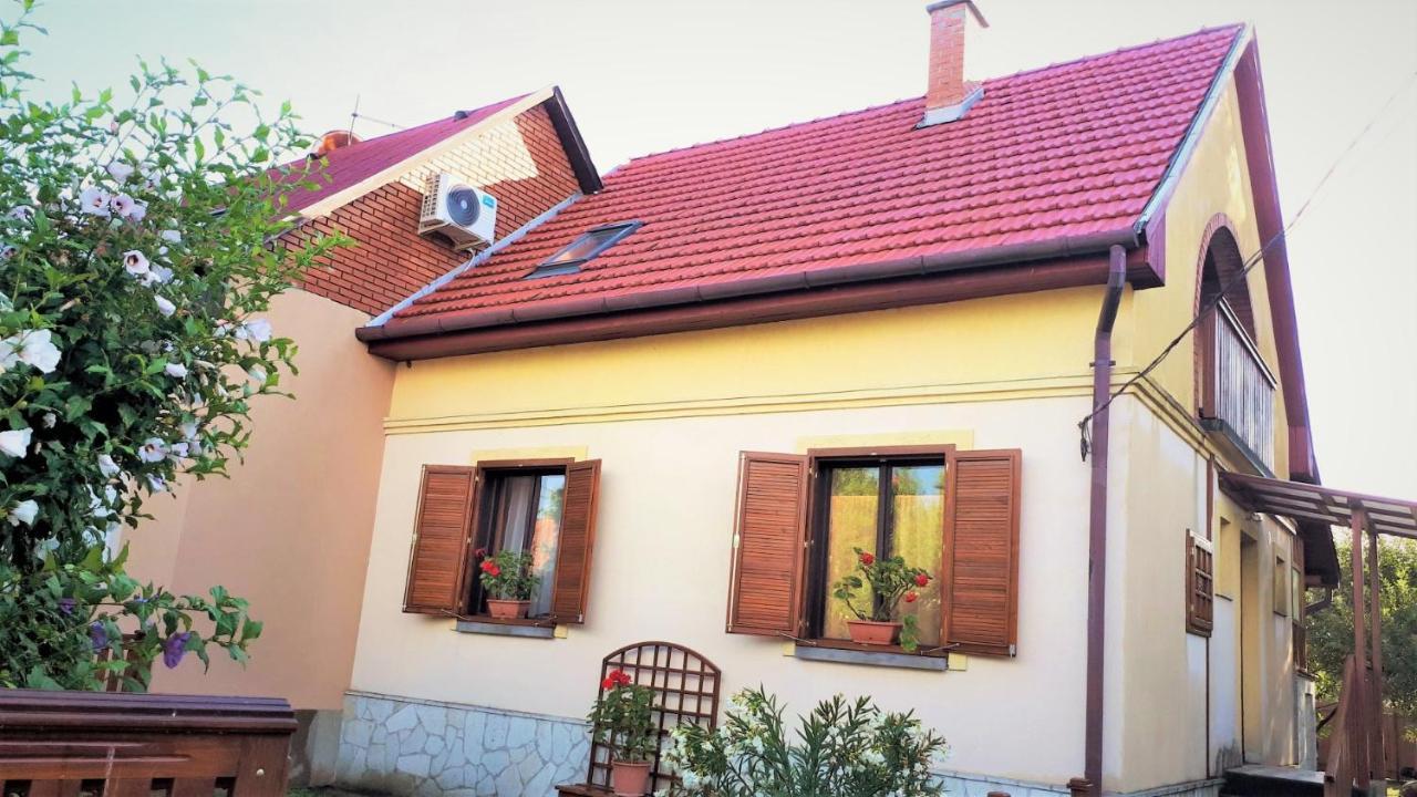 Nárcisz Vendégház 2 Mezőkövesd Exterior foto